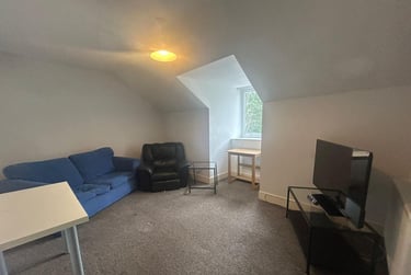 2 bed flat, 2 Lockyer Road,, Peverell, Plymouth, PL34RL - Image 2